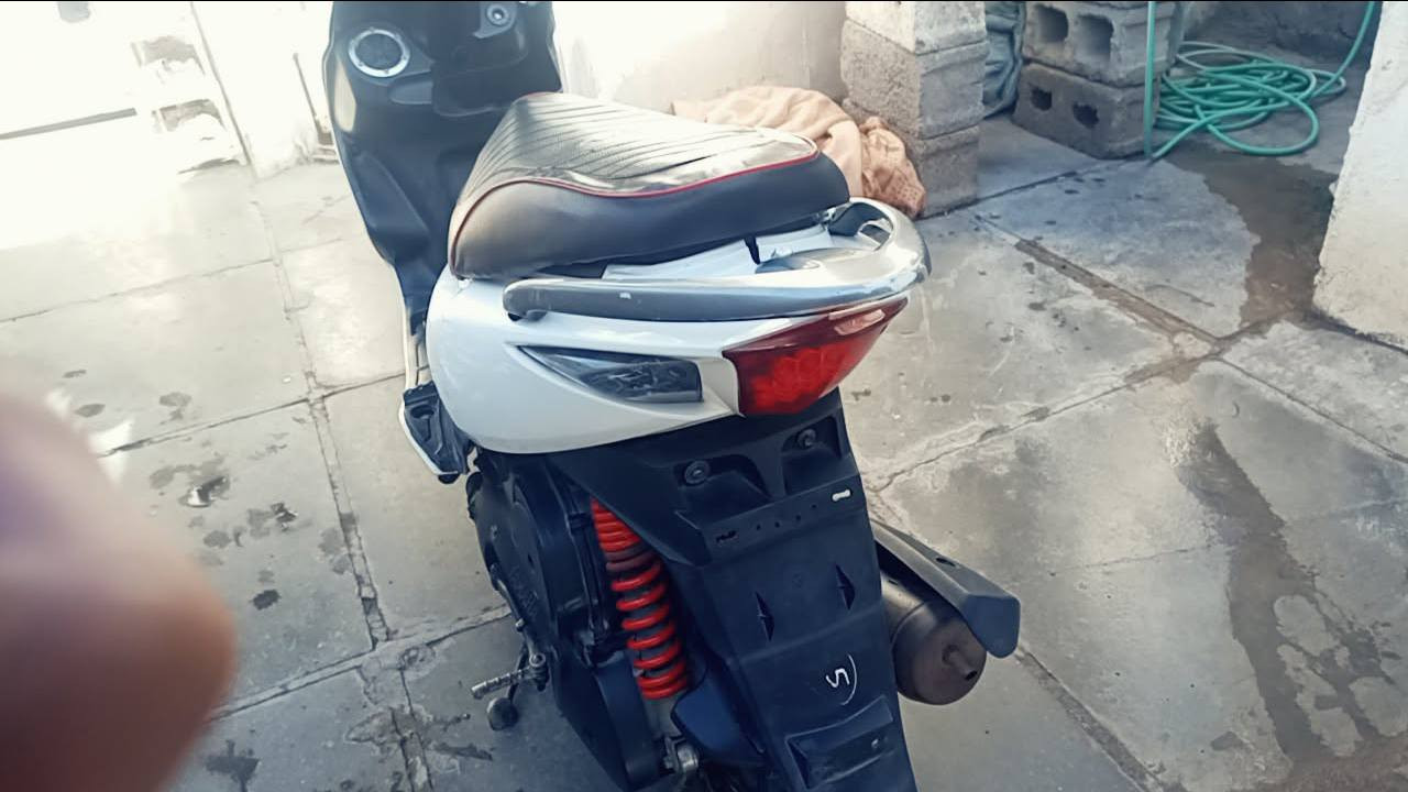 سلام عليكم عيني دراجه ماكس مضلع محرك مجفت جديد دراجه خير من الله هندر وسويج دراجه نضيفه رقم *********** سعر450
