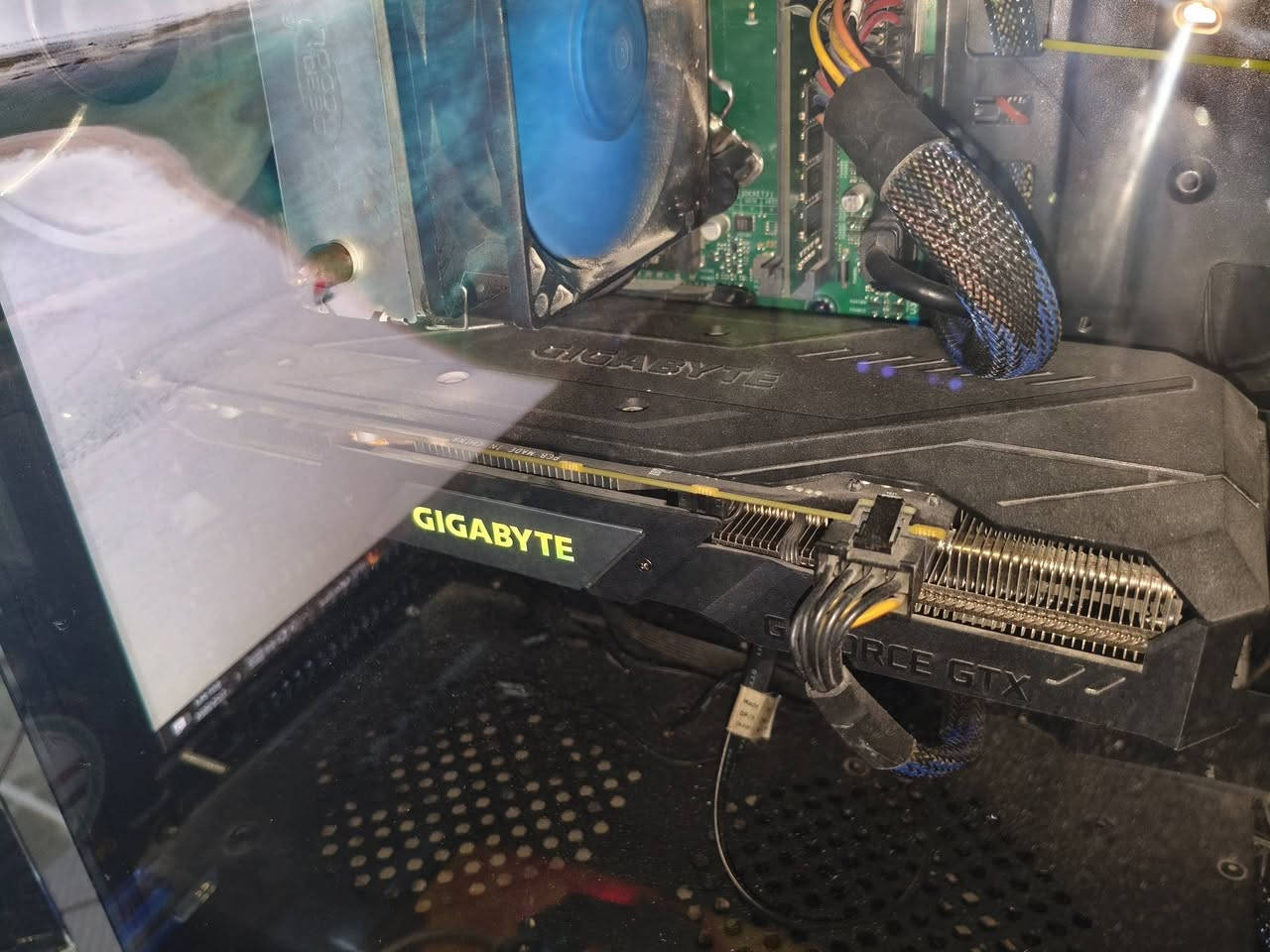 سلام عليكم
كارت 1660ti 6gb gigabyte 3xfan RGB للمراوس بكارت اقوه و انطي فرق طبعا الكارت نضيف ما شاء الله و ما مفتوح برغي بي
درجه حرارته فوك الضغط اعلى شي توصل عندي 63c يعني الكارت جديد 
الكارت مراوس فقط بكارت احسن و انطي فرق


**إذا كنت صاحب هذا الإعلان وتريد حذفه لأي سبب، رجاءا أرسل رسالة إلى الدعم الفني**