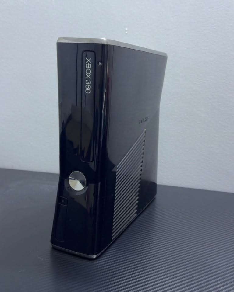 السلام عليكم 
X box 360 للبيع 
وياه وايراته كاملة مع جوستك جديد بعده ما مفتوح بيه 80 لعبة مكاني بغداد الدورة للاستفسار واتساب فقط على الرقم التالي 

‭***********‬
