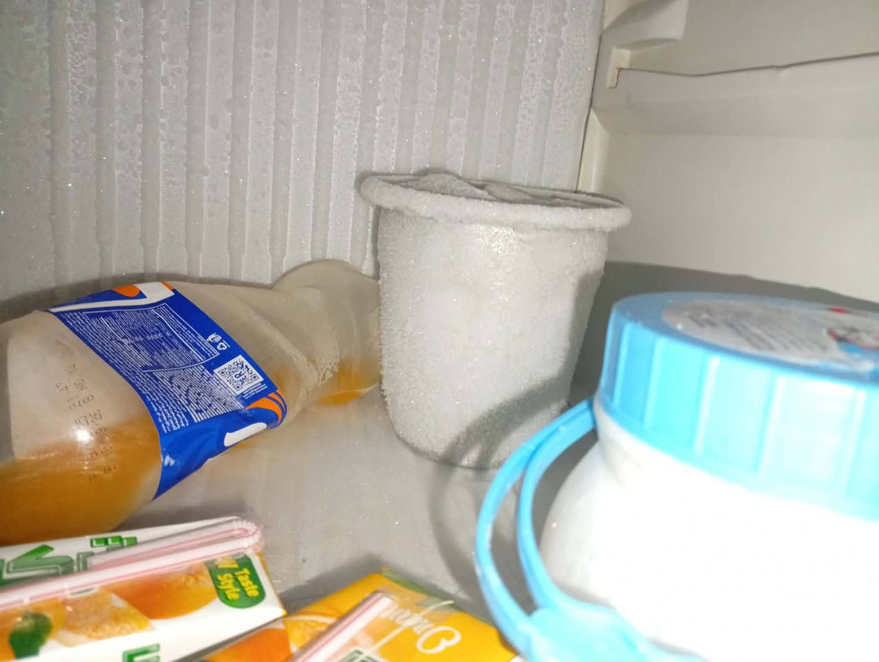 ثلاجه البيع ٢٢قدم حجم كبير سعر ٢٢٥ عنون بعقوبة ارحمه ***********
