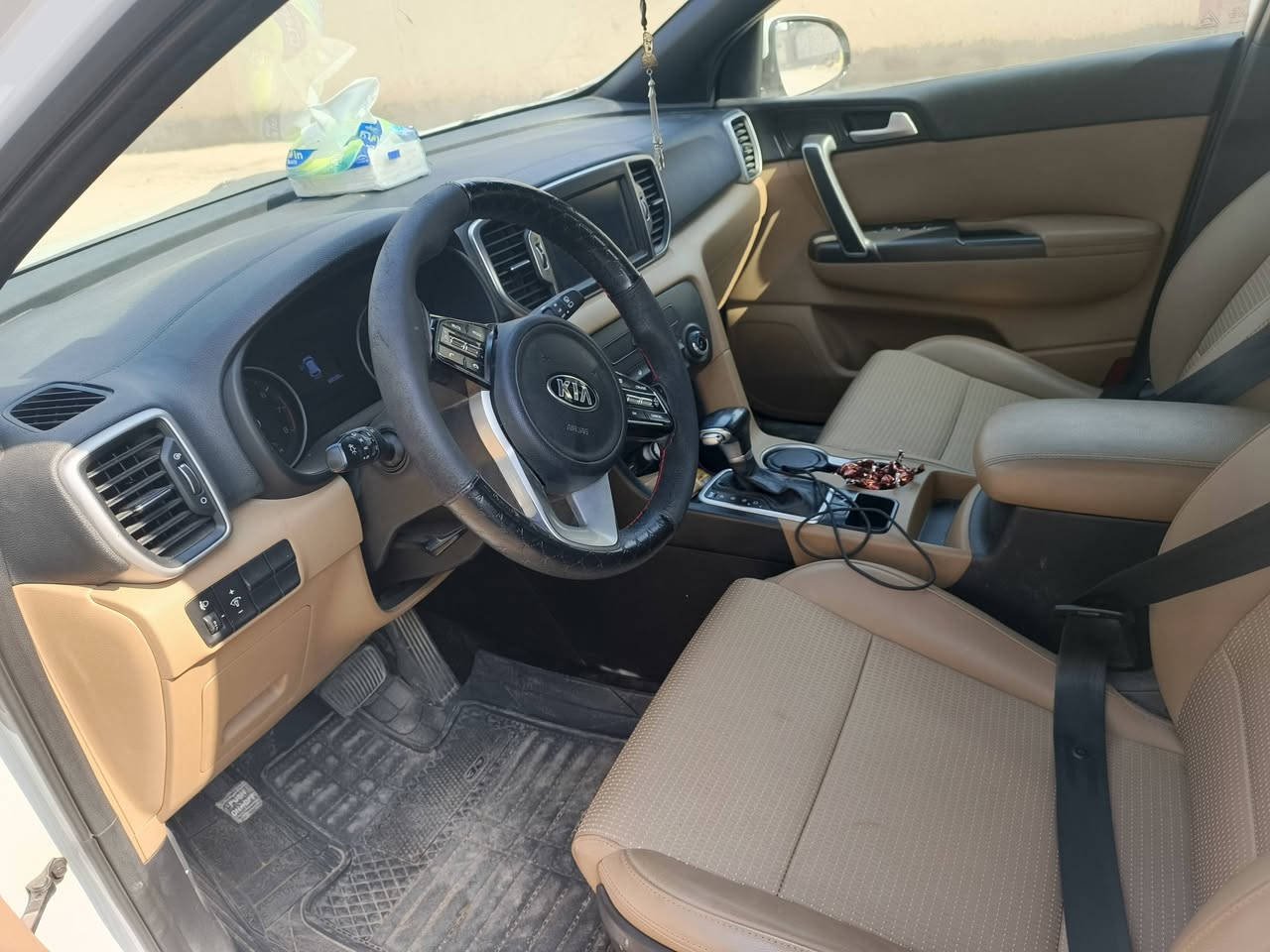 يالله سبورتج موديل ٢٠٢٠
رقم بغداد انكليزي 
ماشيه ٦٨ ألف 
كفالة عامه عدى إلي ماشر عليهن شبر صبغ وسبر بارد
مكاني بابل أو بغداد باسمي تحويل مباشر 
نظيفه جدا ألف متصرف عليها 
***********
السعر ٢٠٥ وبيها مجال 
الاستفسار اتصال على الرقم
