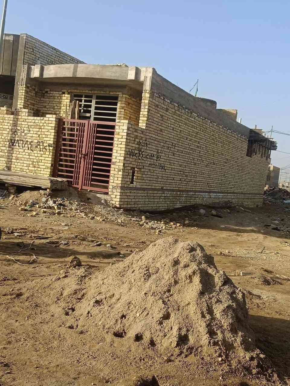 يالله
هيكل ١٠٠م السفحه مكان شارع احمد الوائلي يبعد.عن البيوت الوجه 150متره قريب عليهم قريب عل الفرن متكون من غرفه ومطبخ وستقبال وحمام سعر ٤٥ وبي مجال قليل مجاري كامله ارضيه  صب  صب مخده وسكف
استفسار علق ادزلك رقم راعيه وتدلل


**إذا كنت صاحب هذا الإعلان وتريد حذفه لأي سبب، رجاءا أرسل رسالة إلى الدعم الفني**