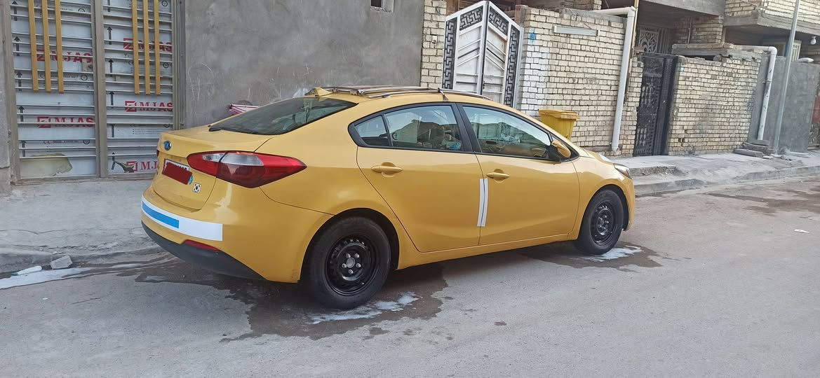 السلام عليكم فورتي 2016حادثها بابين جهة السائق سطحي بدون دواخل والباقي كفاله عامه  محرك2000دوش محرك ما مفتوح ولا كير مفتوح شرط سونار السياره بيها سونار السياره جديده بمعنا الكلمه نفس الصور وبعد احلى من الصور 
120وبيها مجال 
***********
مكاني بغداد
