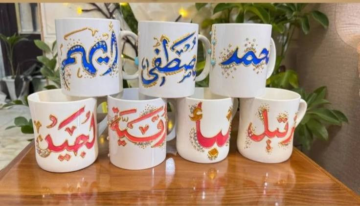 للي يدورون الكشخة والتميز ببضاعتهم! ✨☕
​نجهز لكم أكواب (أقداح) بالأسماء، شغل إيد "هاند ميد" درجة أولى. كتابة بارزة وتزيين بالفصوص واللؤلؤ، تبيض الوجه!
​للجملة فقط: أنسب الأسعار لأصحاب المحلات، المكاتب، وبيجات الهدايا.
​تشكيلة ألوان: (ذهبي، وردي، أزرق، وتدلعون بالألوان).
​سرعة بالتنفيذ: نجهز لكم الكميات بوقت قياسي وبدقة عالية.
​خلّ بضاعتك تتميز بشغلنا.. للطلب والاستفسار راسلونا خاص أو واتساب: [***********]
