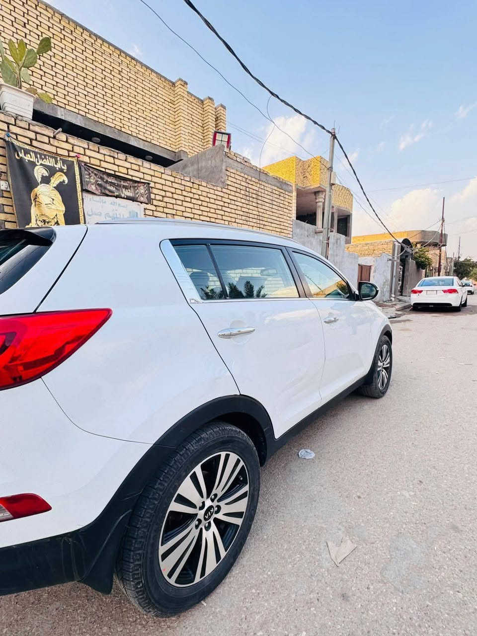 سبورتج ٢٠١٥ خليجي
مكفوله كفالة عامه... 
رقم ذي قار 
 محرك2000ع وضع شركه 
ماشيه 180  
مواصفات 
تحكمات ستيرن 
شاشه كامره 
حساسات لد نهاري سياره جاهزه 
سياره جديده جدا سعرها معقول بالعافيه ع الياخذها 

العنوان ذي قار الناصريه مدينه الصدر
رقم صاحب السياره 
***********
السعر :: 165
