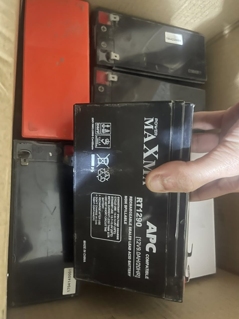 السلام عليكم طلع عندي بطاريات بهذا الشكل
الي يفيده يكتبلي بيهن سعر وبالعافية
ماعرف اذا شغالات او لا


**إذا كنت صاحب هذا الإعلان وتريد حذفه لأي سبب، رجاءا أرسل رسالة إلى الدعم الفني**