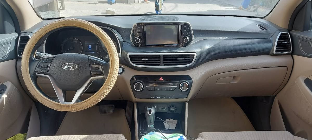 السلام عليكم توسان ٢٠ خليجي مكفوله ماشيه ١٤١ رقم بغداد فول عده البانوراما  كشنين كهرباء جاهزه مكينه كير تبريد حداديه تخم تاير مناقصه اي شي سعر ٢٠٠ الاتصال ***********موجوده في كربلاء
