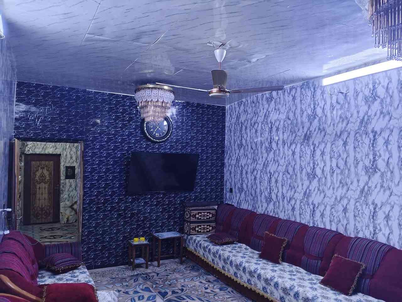 سلام عليكم بيت اللبيع مكان حي طارق القديم علا شارع لعام كافة الخدمات موجودة ماء خطين مجاري كهرباء تبليط أنترنيت ضوئي علا خدمة لبيت المساحة لكلية 175 متر لبيت علا شارع عام قرب سعد المضمد وملعب كريدي يحتوي علا صالة ومطبخ وستقبال لطول 6م ولعرض4م وغرفة نوم فوك وجوة غرفة صغيرة مسوينهة مطبخ وغرفة جبيرة وحوش جبير حوالي4 سيارات يوسع لمكان حي طارق شارع القديم علا شارع عام قرب سعد المضمد رابع بيت علي و لملعب اخضر تجاري رقم اتصال *********** رقم ثاني *********** وتساب
