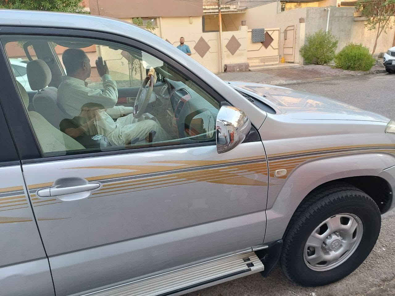 السلام عليكم برادو للبيع موديل ٢٠٠٤ نضافه فول كلو بالشرط سنويل تحويل دفتر بانزين السعر ١٢٥ للاستفسار ***********
