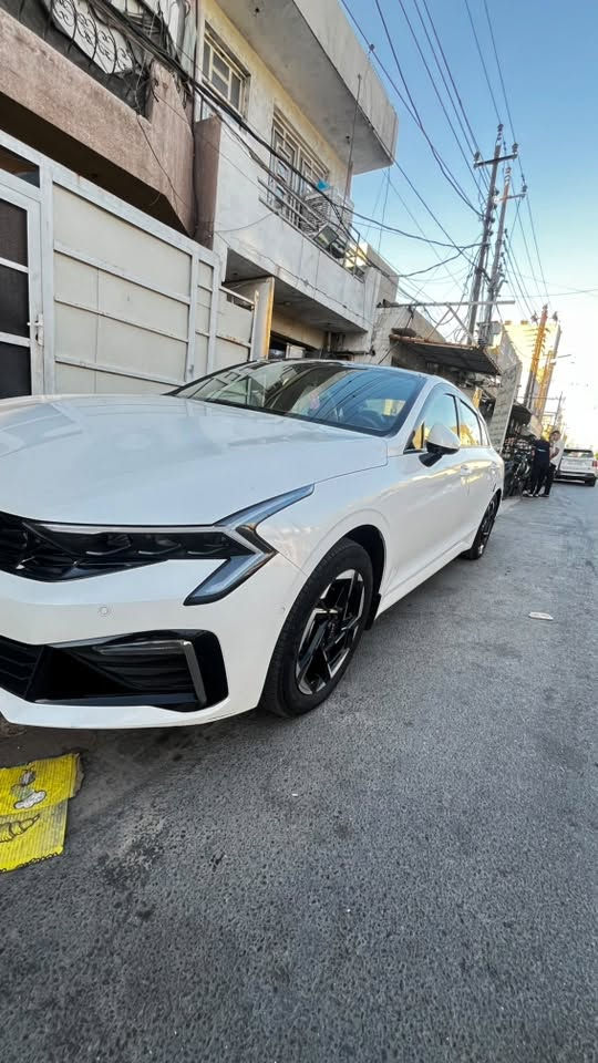 ‏ KIA K5 Vip
موديل 2025)

فول فول مواصفات 

خليجي مكفولة 

السيارة اتعبك من مواصفات

شاشه دتجل مندمج

مكينه 2.5 

كير 8 سرعات 

كراسي تتدفئه وتبريد 

قطعتين تبريد منفصل

كراسي سائق تخزين 

كراسي سائق وراكب كهربائي 

قطعتين تبريد

مناخ منفصل

مري شفط 

مري قلاب 

حساسات امامية وحساسات خلفية

كامره 360 درجة

كامره اماميه وخلفية 

صندوق كهربائي 

دخول ذكي 

صدوق ذكي

نقط عمياء 

بانوراما

حساسات داير مداير سيارة

فتح وغلق الشباك بريموت

مثبت سرعه

4 وضعيات قيادة

ابل كار بلي

اندرويد كار

توقف ذاتي 

شاحن واير لست 

السعر 240$ وبيه مجال شي بسيط 

وبعد بيها خير من الله مواصفات 

لاستفسار ***********
