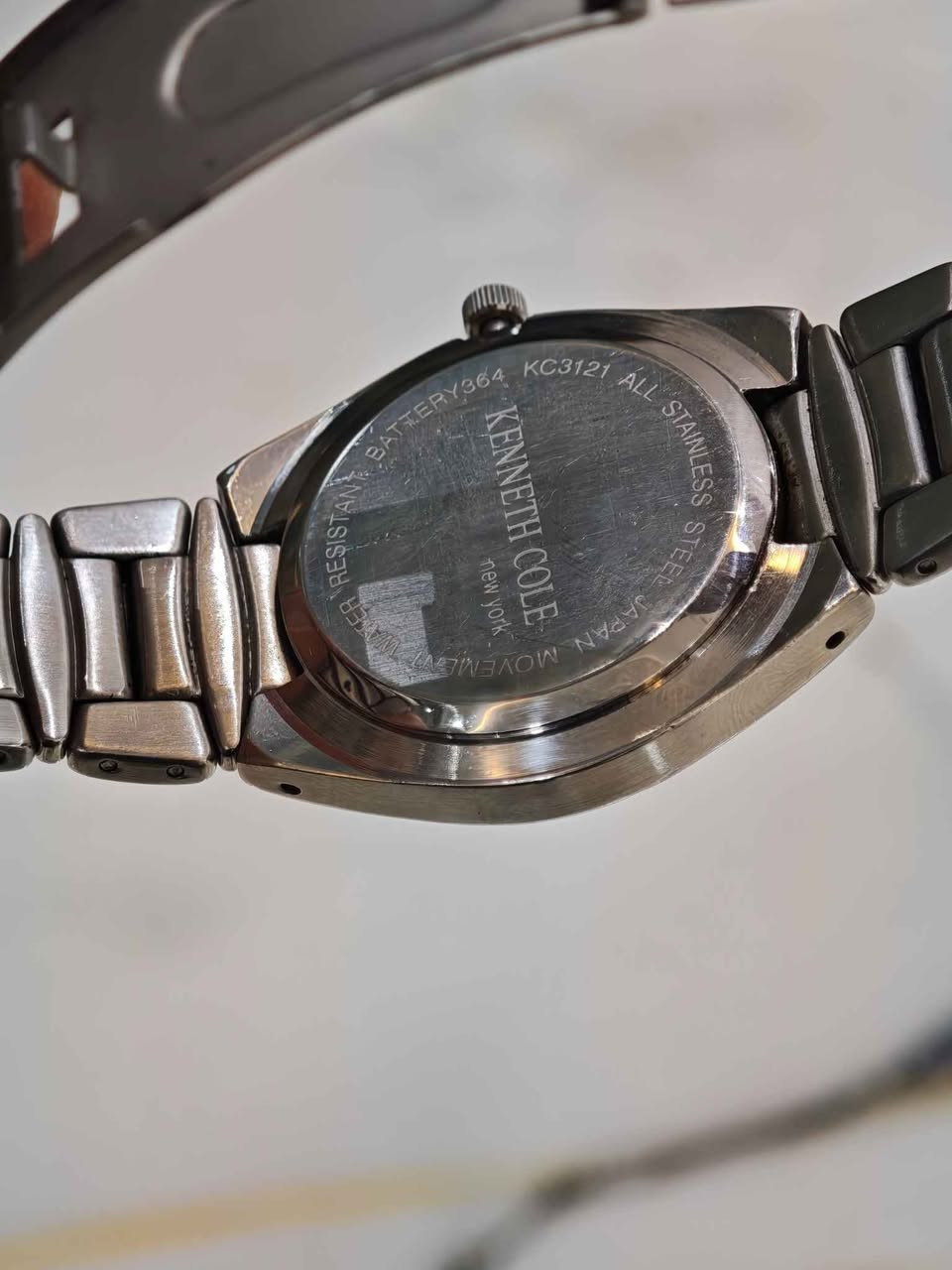 Kenneth Cole 🇺🇲

¤ الساعة من شركة كينيث كول الأمريكية وبتصميم جدا انيق 

¤ الساعة كوارتز - كافة ملحقات الساعة اصلية - لون المينا اسود - منفذ لعرض التاريخ الشهري عند الساعة 6 - نسبة النظافة جيدة جدا 

¤ قطر الساعة 36 

¤ السعر 80 الف 

¤ يتوفر توصيل لكافة المحافظات العراقية 🇮🇶 
واي استفسار راسلونا خاص وكل الهلا بيكم 💕 بغداد, العراق


**إذا كنت صاحب هذا الإعلان وتريد حذفه لأي سبب، رجاءا أرسل رسالة إلى الدعم الفني**