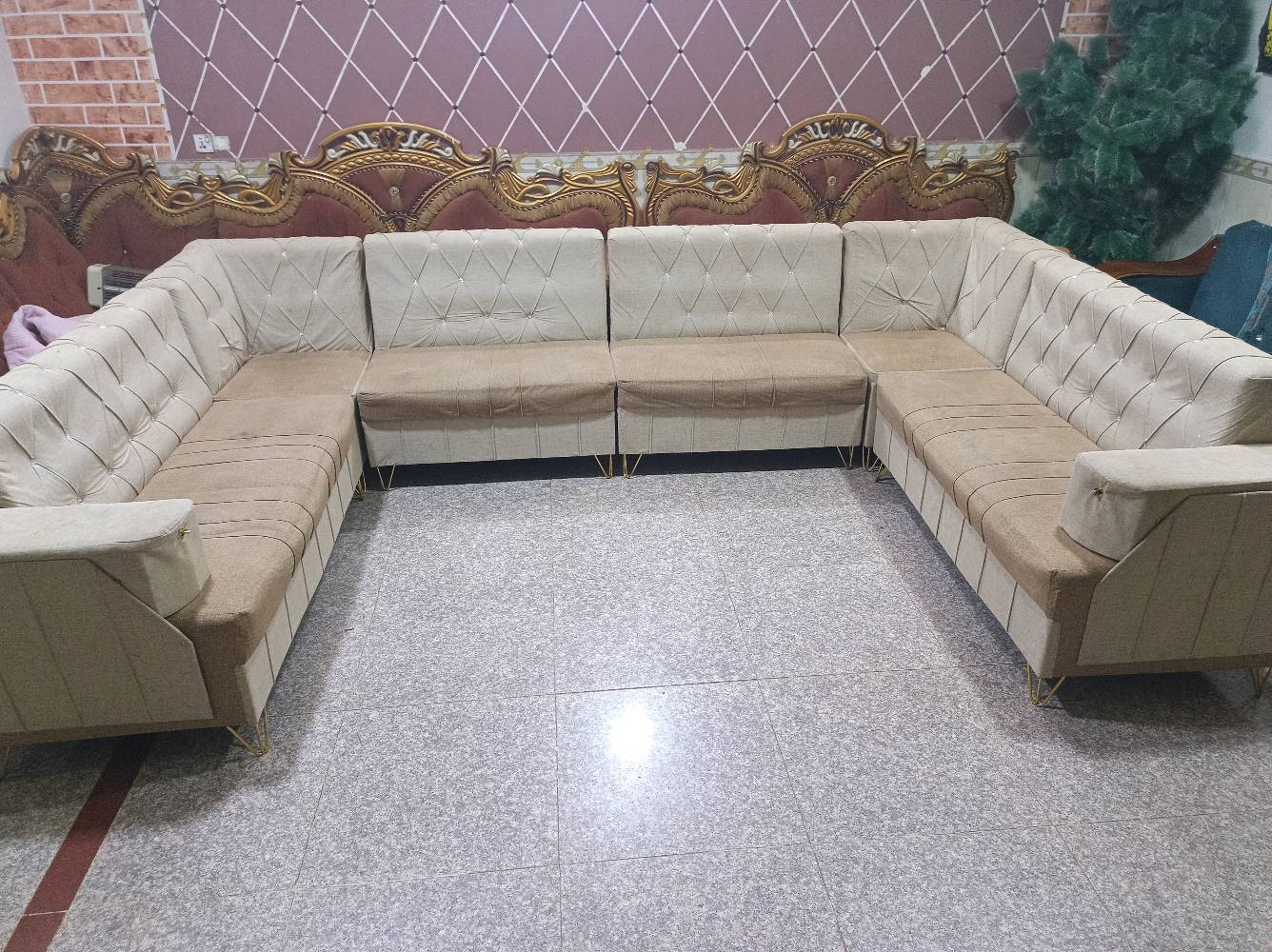تخم ديوان نضيف 12مقعد المكان الزهراء السعر 220