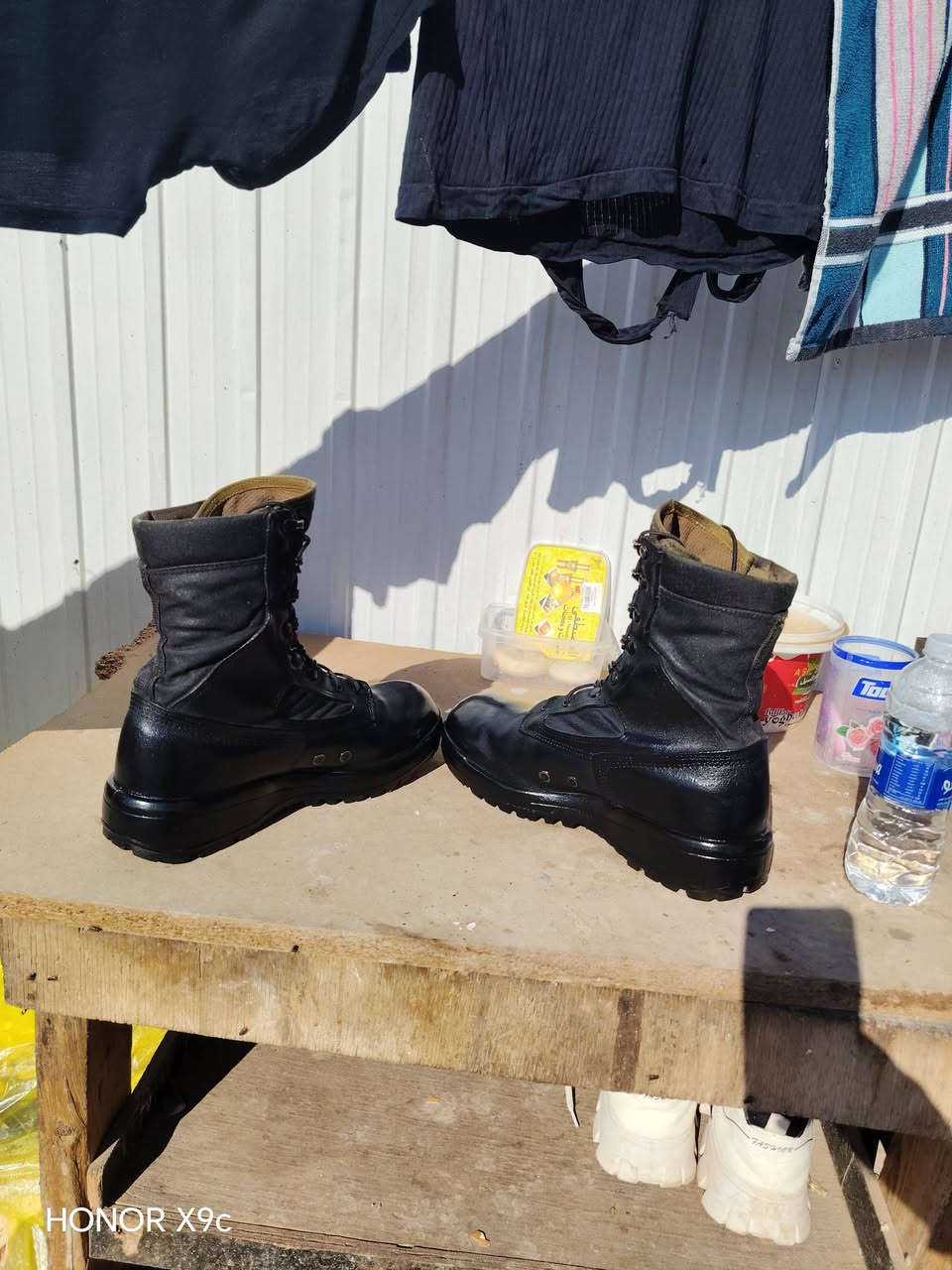 سلام عليكم بصطال امريكي زيتوني صبغتعه اسود حجم ٤٤ بلفل جديد استعمال ١٥ يوم الي يريده خادم ١٥٠ بي مجال بصيط ***********
