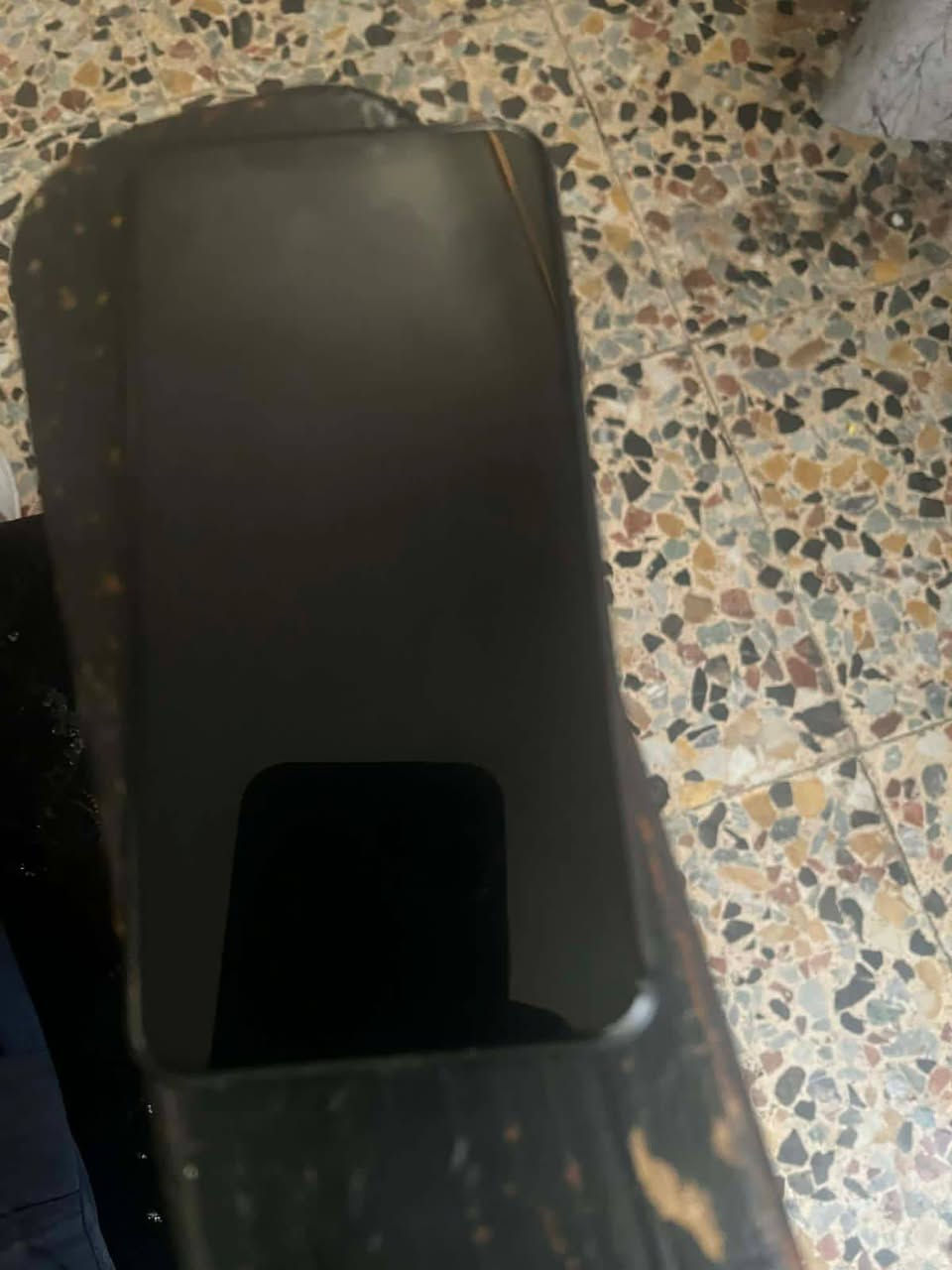 11برو ماكس ذاكره 64 جهاز نضيف
بس سماعته الداخليه خربانه 
سعره 250
***********
