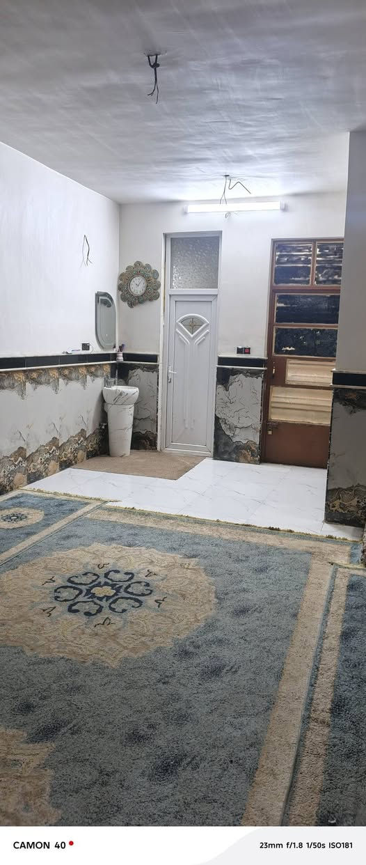 دار للبيع طابقين 150م (خلفي)
* المستوى: بناء عالي عن مستوى الشارع.

 * الخدمات: متوفر (خطين ماء، كهرباء، إنترنت، منظومة مجاري).

 * الهيكل: صب مسلح بالكامل.

يتكون من 
 الاستقبال
 الصالة
المطبخ
غرفتين نوم
الحمام
بالاضافه الى منور  وترك 
للاستفسار
***********

***********
