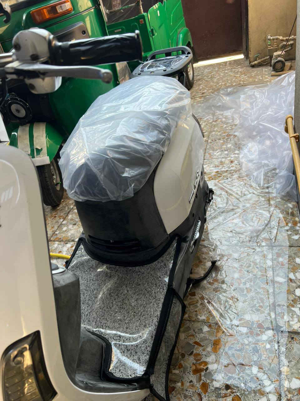 سلام عليكم دراجه بوليس مكفوله من كلشي برغي مامفتوح بيها تجي وتشوف كبال عينك مكينه بلاديي بلاديي مامطخوخه دراجه كامله كهربائيات تايرات بريكات  السعر800 وبيها مجال حك الجيه مكاني البياع***********
