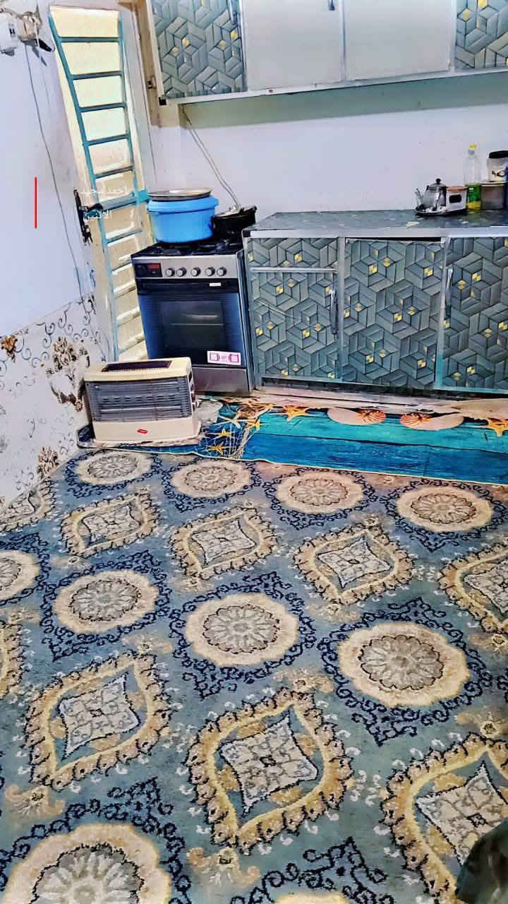 بيت لبيع مساحة 100 متر العنوان خلف نبهاني تقاطع الملعب التواصل علرقم‏‪***********‬‏ بيت يحتوي على تلث غرف ثنين جوا وحده فوك صاله مطبخ منور ومخزن او ترك حمام تواليت مشترك بيت كدامه حديقه سعر وي سوك الستفسار اكثر خاص
