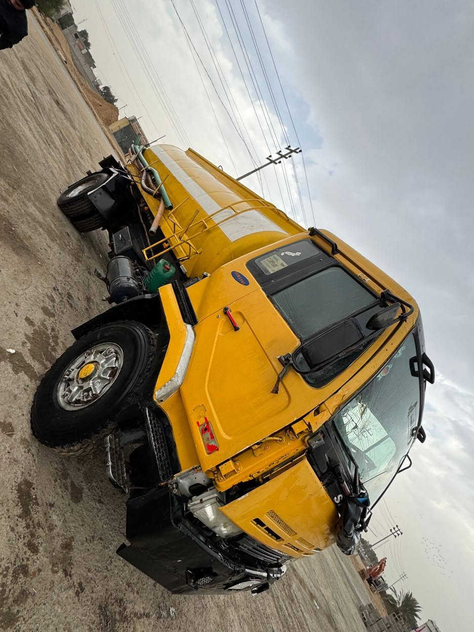 البيع رقم بغداد بل  سنويه  تنكر 27  موطير ٥٥ عداد ٢ تانكي 13 الف مكينه 6 جديده كير 6 جديد سياره جهزه لعمل  ***********
