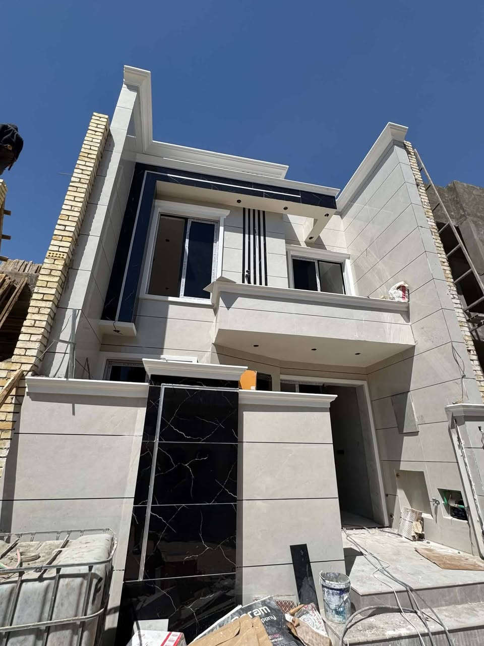 السلام عليكم
🏠#دار_للبيع   100متر واجهيه 6،25متر نزال 16متر
  طابقين   بناء حديث وتصميم متكامل ✨️

يحتوي البيت. ع[3غرف نوم -استقبال -صحيات عدد 2- صالة- ومطبخ] البيت شغل درجة اولى 

مع الخدمات[ماي-كهرباء-تبليط]✨️

🔴ملاحضه البيت قيد الانشاء يتسلم 🔑

⬅️نوع العقار  طابو زراعي سند 25 اقرار محكمه 

⬅️العنوان #بغداد_الدوره_البوعيثه   
       مجمع الحليم

🔴للاستفسار  خاص او الاتصال ع  الرقم 
☎️***********

