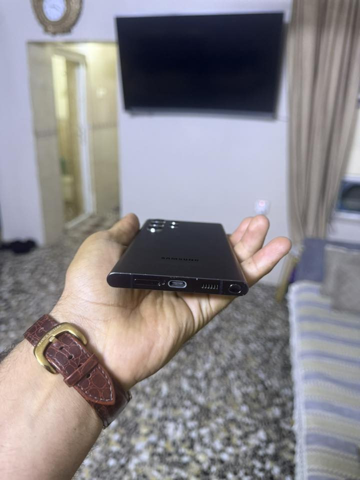 اس 22 الترا
ذاكرة 256
دبل سيمكارت شرق اوسط كله عربي 
مكفول من كلشي لا طبع بالشاشه ولاكسر
ممفتوح ولا داخل تصليح
650 الف 
بغداد الشعب 
***********
