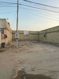 عرصه للبيع مساحه 300 متر شرعها عريض 15 متر المكان شارع المطار عمود 314...