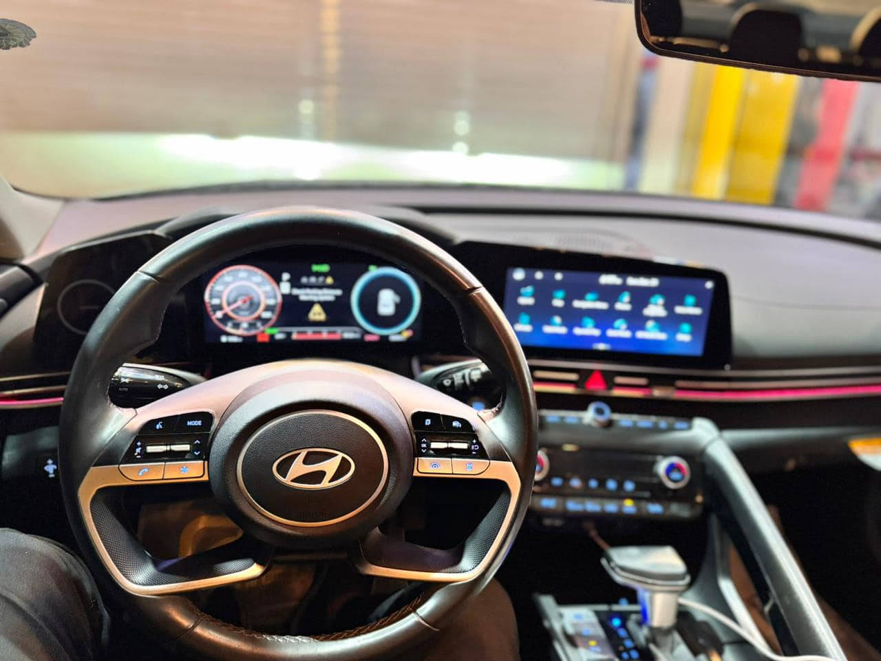 السلام عليكم 
إلنترا هايبرد لمتدد فوووول 
 موديل 24 دخول جديد
مرقم بأسمي حادثها  مرفق بالصور 
مكان السيارة بغداد الشعب 
الاتصال ***********
