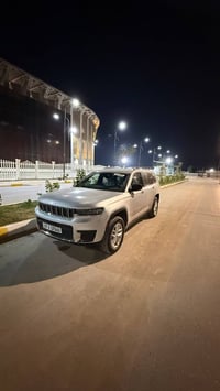 جيب كراند شيروكي لاريدو 7 راكب .وارد امريكي ذوي شهداء  الموديل : 2024 ...
