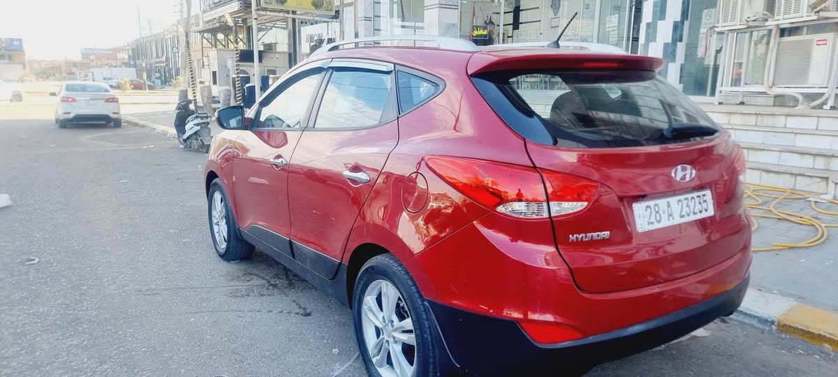 توسان سنويه جديده بسمي  خليجي رقم وعنوان نجف  بنرامه  موديل 14
ماشيه 140   بيها كارت باب جنطه فقط رقم 23235  انكليزي يعني دولي.
جاهزه سياره سعر 141 بيها مجال حويل مباشر  ***********
