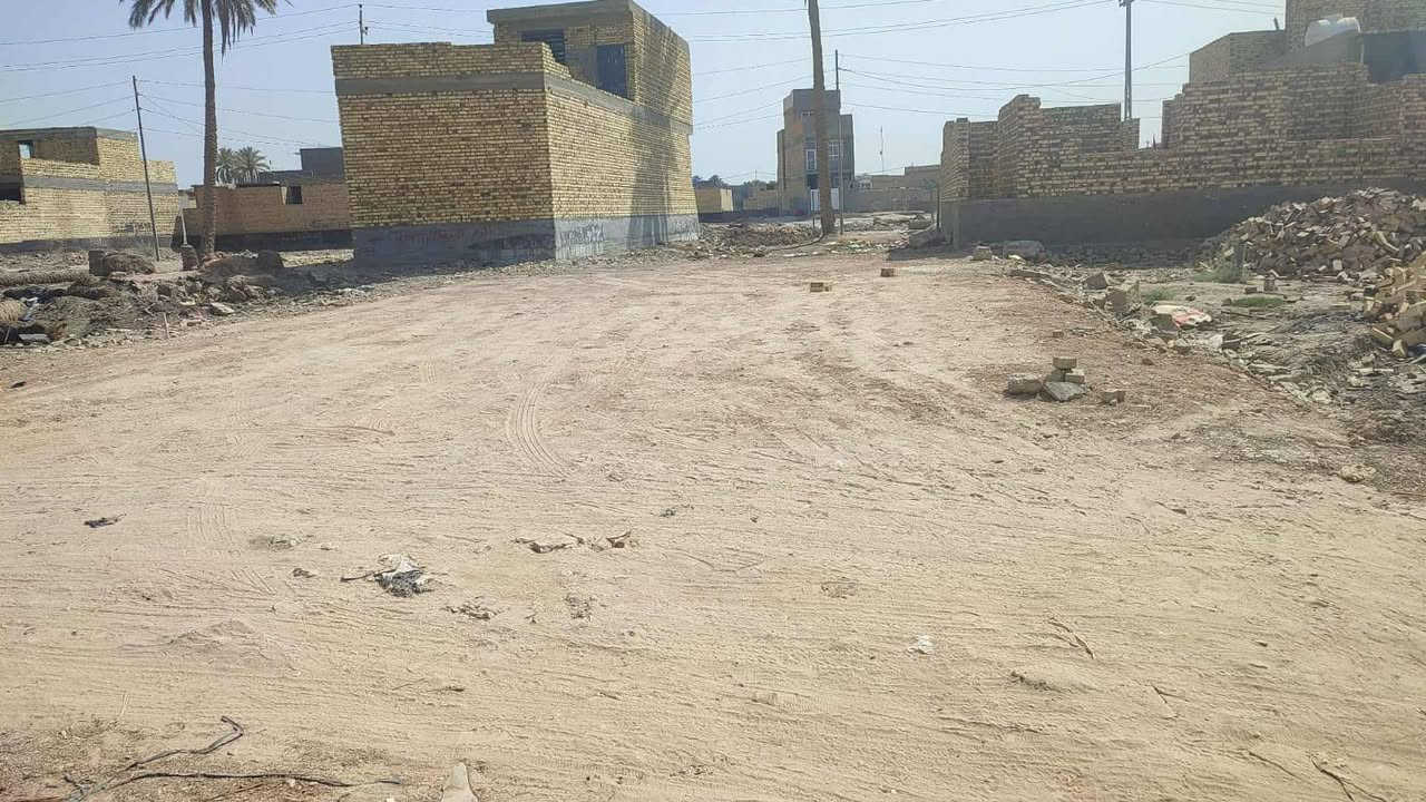 السلام عليكم قطعه ارض للبيع
 المساحه 200 متر الواجهه 10 نزال 20 
سند 25 موقعها بين شارع 100 وشارع 80 منطقه محيزم ال7 مقاطعه 98
القطعة محدولة وجاهزة للبناء 
السعر 48 مليون بيها مجال كلش بسيط
للاستفسار الاتصال على الرقم ***********
