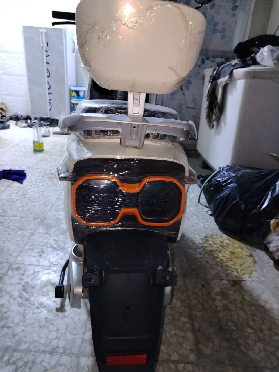 السلام عليكم دراجه شحن ام عيون ريان للبيع  سعر 750وبيهه مجال للطيبين نضافه فولل مكاني بغداد بياع حي الاعلام موصفات 
ضوء عالي ناصي 
هورن
اشاير يمنه يسره
نضام بارك
مثبت سرعه
تلث سرع 
سويج +بصمه
تشغيل عن بعد اطفاء عن بعد
انذار
ست بطاريات كبار 
ملف 1200واط
بريك امامي خلفي شغال
مغلفه نايلون للحمايه من الخدوش
صندوق ينفتح 
استاند جانبي وتعليك
 متواجد فقط على الواتساب 
رقمي ***********
