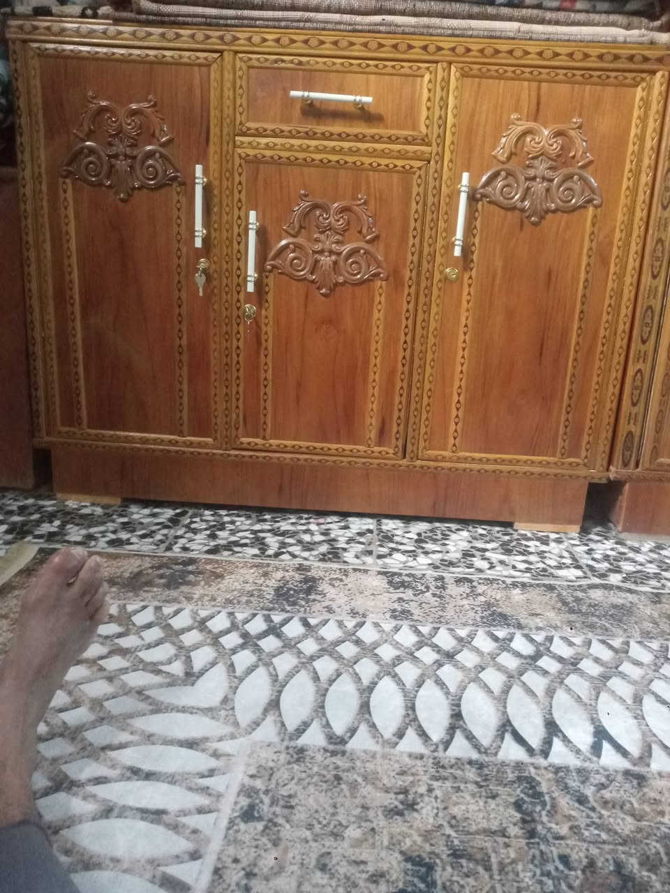 غراض للبيع كلمن سعره كاونتر قطعتين وكنتور بابين وبوفيه جديده بوفيه 110 وكنتور بابين 150 كاونتر قطعتين 150 
شماعيه خلف مستشفى الهيكل 
***********
