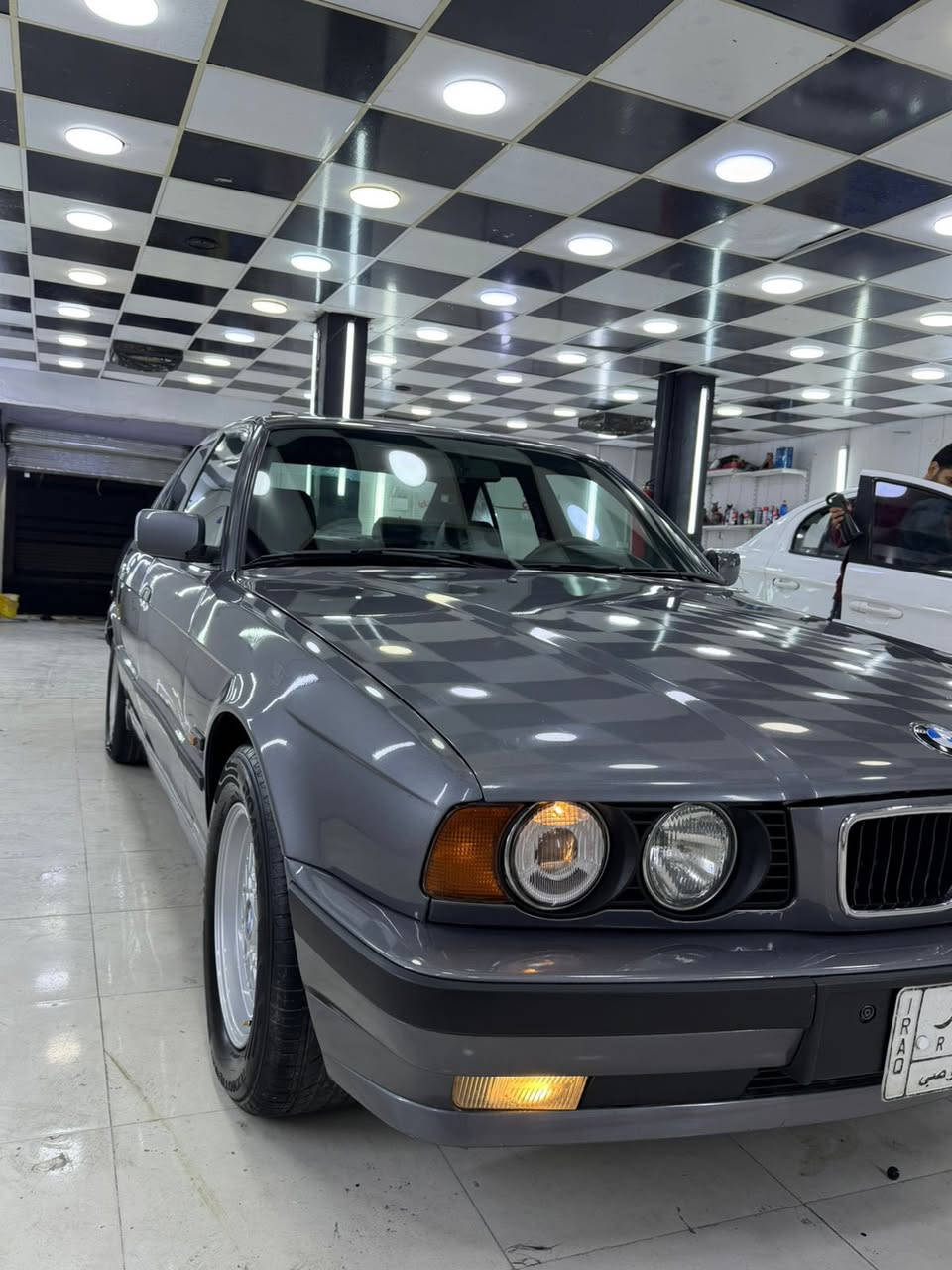 السلام عليكم Bmw525 عشره الاوائل                           موديل ١٩٩٣
حجم ٥٢٥ بلادي وارد يابان 
السياره عشره الاوائل 
كير ومحرك جديد ممفتوح 
سياره فول دبل ايرباك داخل جلد صاج سلايت كشنات جلد 
داخله كله اسود بلادي 
٤جام كهربائي 
حجر بيئه بلادي 
بجم عريض سياره فول 
سبير بعده منازل 
سياره مصبوغه كلير فقط بدون ظربه 
رقم كركوك مشروع وطني 
بي بطاقه بانزين 
سياره مناقصه برغي جاهزه من كلشي جديده كلش 
مكان سياره كركوك 
اني مكلف بالنشر 
للتواصل / ***********

