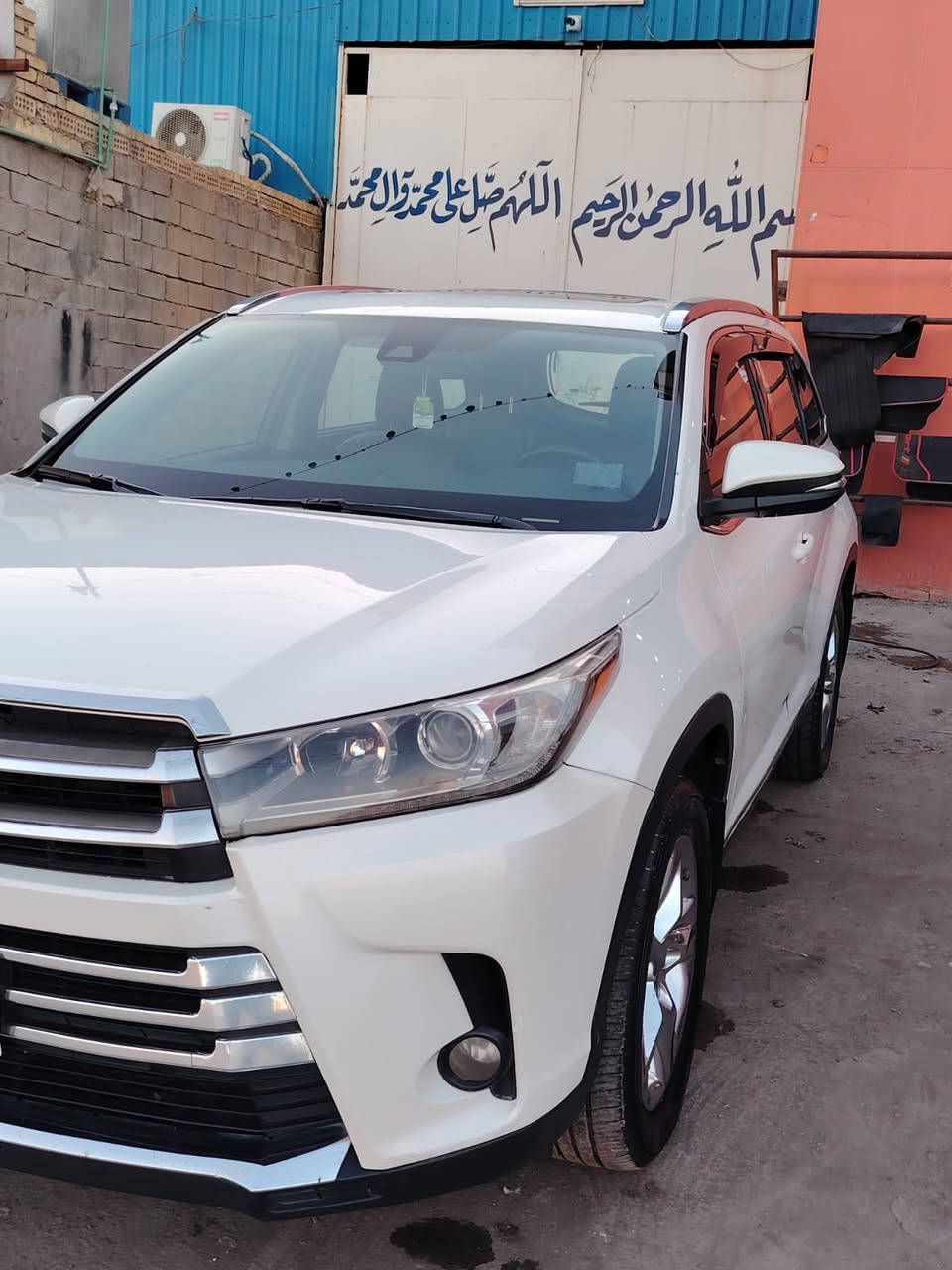 سلام عليكم تيوتا هايلاندر  موديل 2019
مواصفاتها لمتد كالمل مواصفات معروفه مواصفات هايلاندر  
6سلندر 
ماشيه 65 الف ميل 
 حادثها  فقط ربع جاملغ  الامامي الايسر مبدل نفس الون 
 رقم بغداد بسمي 
تحويل مباشر مكان السياره بغداد السياره كفاله  السعر 280 وبيها مجال للستفسار ***********
