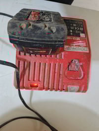 بطارية ميلواكي • شاحن ميلواكي