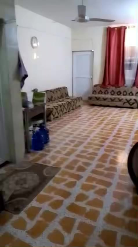 شقة للبيع طابو ملك صرف تكريت-القادسية
- مساحة 100 متر ( اكبر مساحة بالعمارة ) 
- غرفتين وصالة وبلكونة جاهزة من كهربائيات وصحيات وتانكيات وخط مولدة
- طابق اول ( درج صغير ) 
- وارد الشقة شهرياً 175-200 الف 
العنوان : تكريت / القادسية / شارع الدفاع المدني قريبة من الجامعة وشارع مبلط وخدمات

للاستفسار : ***********
