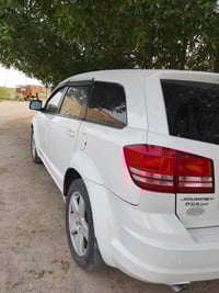 سيارة جورني للبيع او المراوس موديل ٢٠٠٩ بيضاء اللون رقم بغداد صدامي حج...