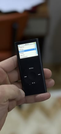 ايبود نانو • الجيل الثاني • بطارية تدوم ٤ ساعات