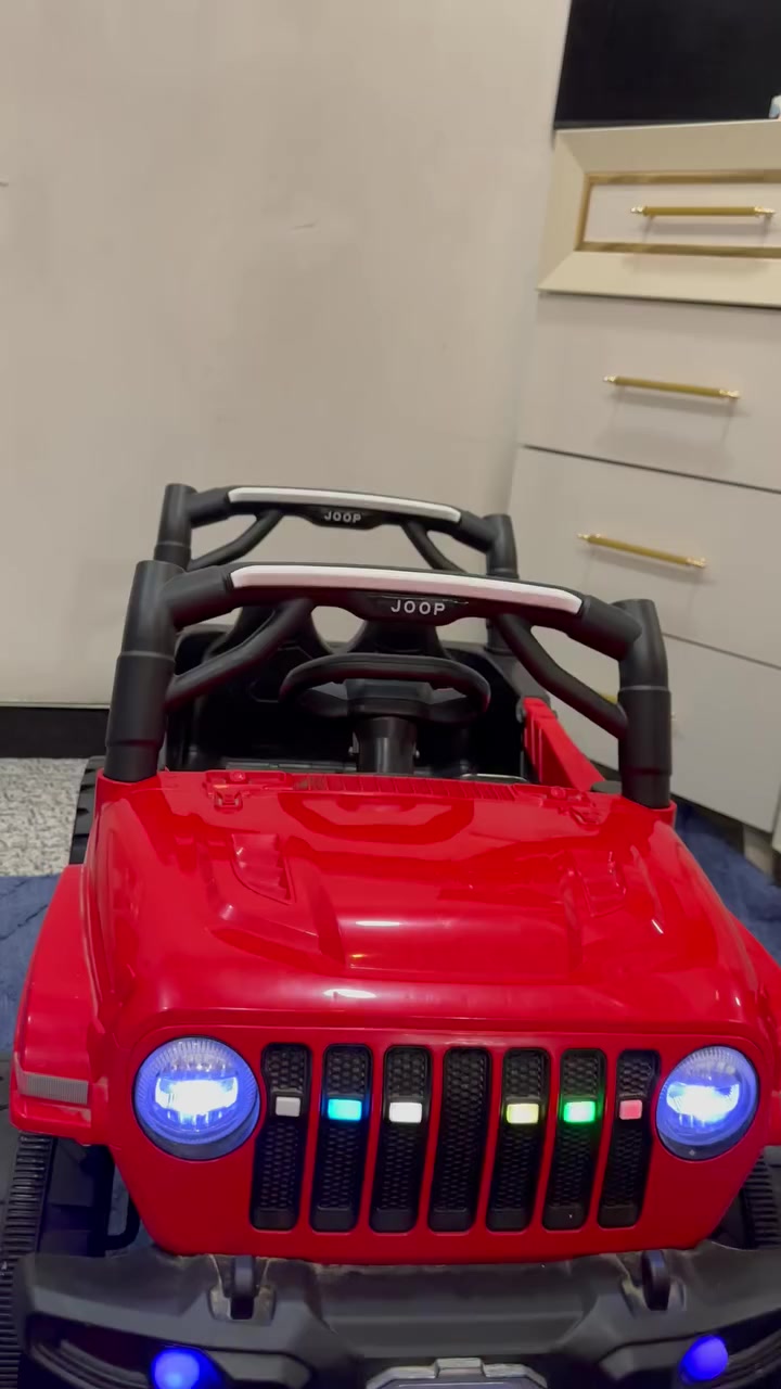 سياره اطفال جديده ونضيفه شخط ما بيها ومماشيه شارع ابد فقط بداخل البيت بيها مجموعه اغاني وهورن وانارات اماميه ودعاميه يكدر الطفل يسوقها وحده او انتو تتحكمون بيها بالريمونت ووياها شاحنه


**إذا كنت صاحب هذا الإعلان وتريد حذفه لأي سبب، رجاءا أرسل رسالة إلى الدعم الفني**