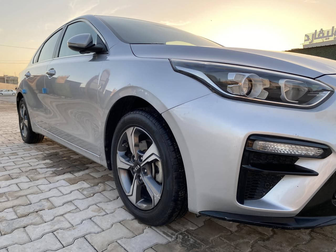 للبيع سيراتو 2020 خليجي 
كفاله عامه فتح ضربه تبديل صبغ 
مكينه 1600 السياره فول مواصفات ماعدا الفتحه 
بصمه تشغيل بصمه أبواب لد امامي خلفي حساس تبريد قطعين سياره فول وجاهزه من كلشي ع وضع شركه استخدام شخصي رقم بغداد بسمنا مشروع وطني سنويه ل28 
السعر 159وبي مجال لشراي 
***********
مكان السياره السماوه
