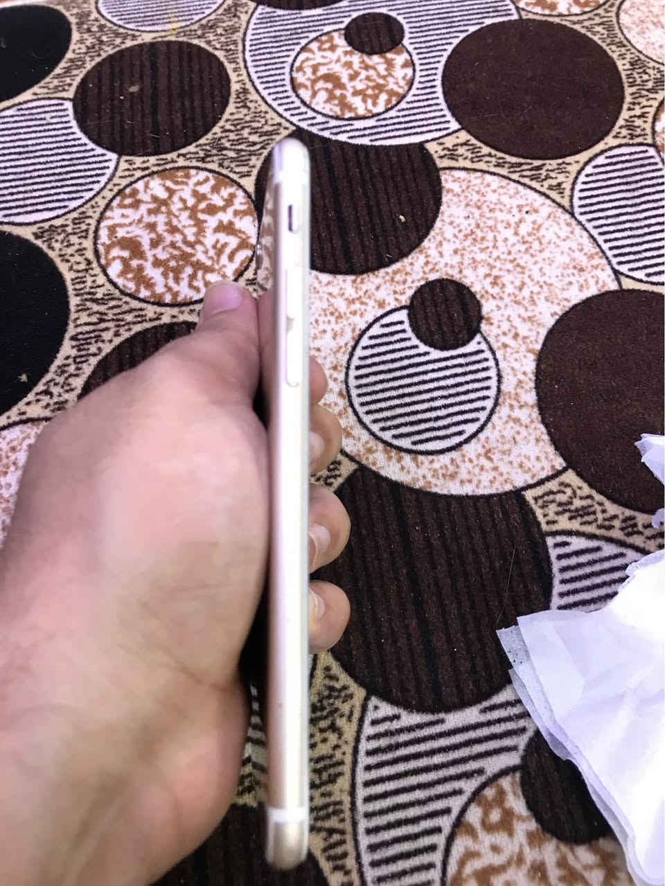 سلام عليكم للبيع ايفون 6عادي جهاز كلش نظيف ماشاء الله ذاكره 16 بطارية 100 شرط تنسه  الشحن لون ذهبي بصمة سيمكارت كلها شغال شرط كامرات فول واضح تخبل نموذج M امريكي حيل نظيف الجهاز مكاني كركوك رقم *********** سعره 50 الف وبي مجال ملاحضه بي فطر بل شاشه مايبين بل حافه صايره كركوك, العراق
