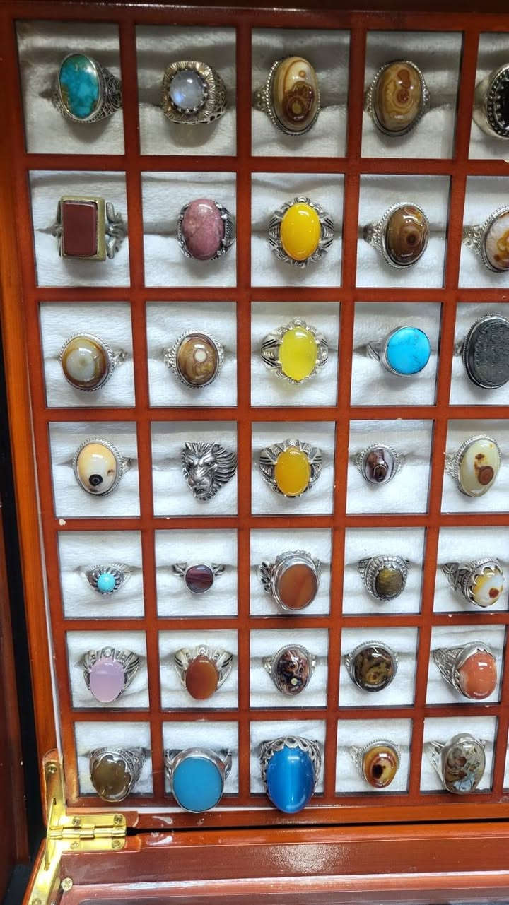 ١٤٠ خاتم شلعة وحدة على ٢٥ الف
بغداد المشتل شارع المطبك قرب دائرة الامانة عمارة البركة ***********
