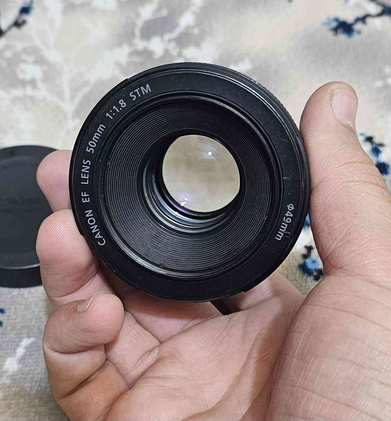 السلام عليكم 
عدسه 50mm كانون السعر ٩٠ الف سعر نهائي 
توصيل موجود ***********
