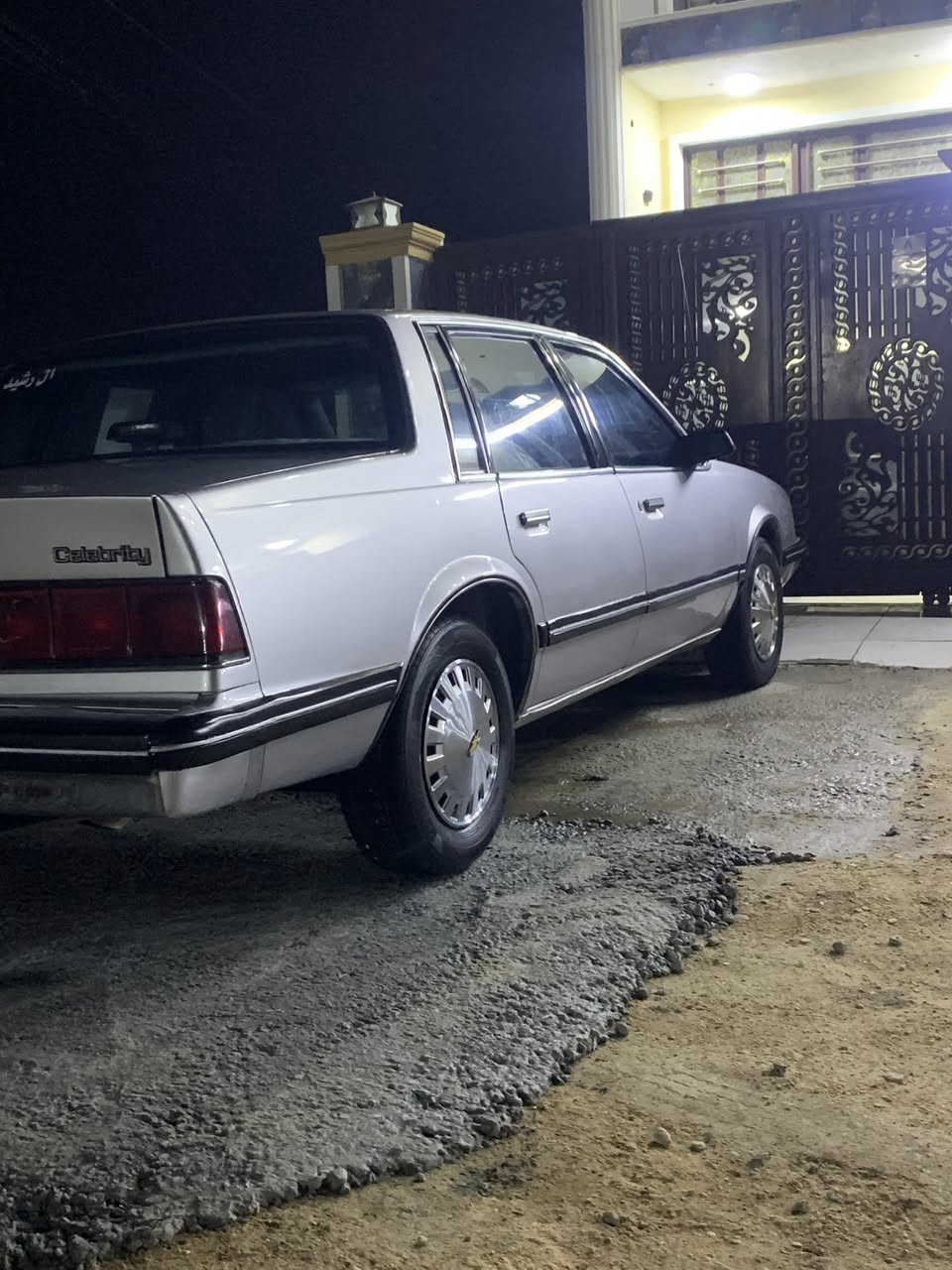 سلام عليكم للبيع سلبرتي 89 مصبوغه عام جماليه رقم بغداد مميز بسمي هزه جديده تخم تاير جديد مكينه وكير فول بلاد تبريد شغال ❄️لايت منضومه زنون  السياره مابيه نقص تفاصيل اكثر التصال ***********) عنوان السياره بابل السكندرية السعر 55 وبيه مجال قليل
