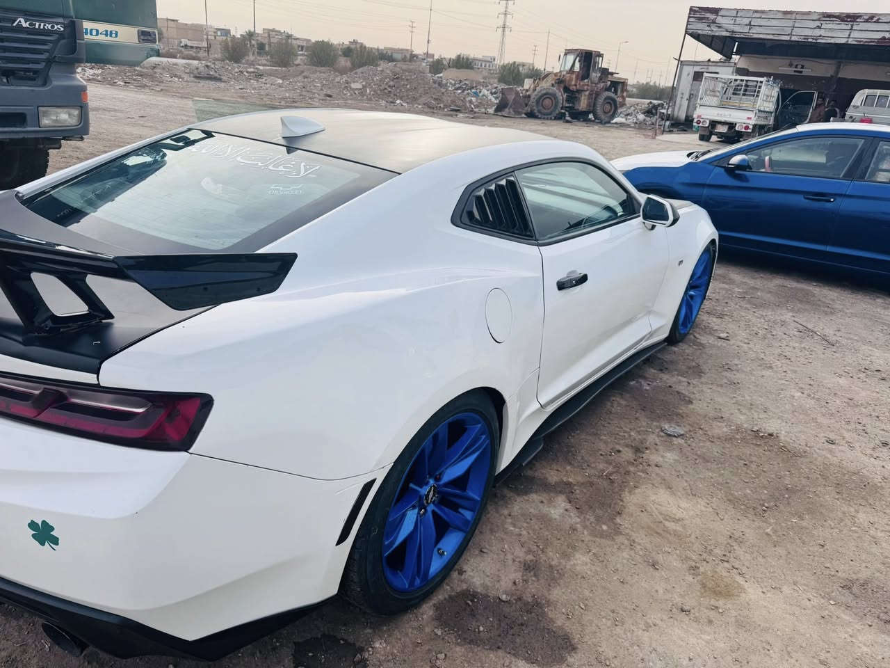 السلام عليكم
كمارو 2017.        Rs

ستة سلندر            3600
حادثهة جاملغ امامي و بيهة بارد في جاملغ الخلفي 
لا لغود و لا شواصي 
تحكمات ستيرن 
شفتات لون احمر 
شاشة كامرة 
بصمة 
+ بصمه ابواب 
سايد بريك بصمة 
ثلاث انضمة قيادة 
شادلها سبايدر كلش حلو
كفرات مري جانبيه باتمان اسود
حلوگ صالنصه 
داخلها كلش كلش نظيف ومملعوب بي عالبلادي 
ويل حجم  20
تبريدهة ثلج
رقم اربيل 
باسمي تحويل ثاني يوم 
ماشية 64 الف مايل 
سعرهة 125وبيهة مجال 
مكان السياره بغداد - التاجي
أتصل وتدلل 
***********
