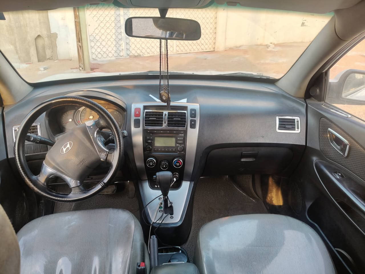 توسان 2009 للبيع
سياره نظيفه مكينه وكير نظيف 
بيها ضربيه باب بصف السايق 
السعر 107 لل استفسار واتساب او اتصال 
***********
مكاني كربلاء
