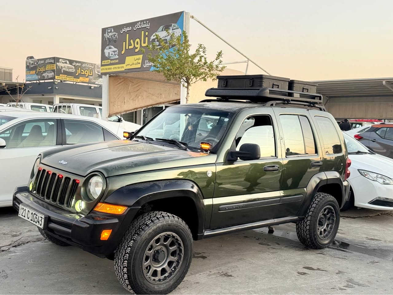 نمونة لة جوانى
٢٠٠٧ 
هةمو گيانى بةشةرت 
دوبارجة بوياغ بو جوانى كراوة
طايةو ويلى لوك
سةيارةكة كامل بةرزكراوةتةوة
كارةباى كامل مةزبوتة
 زياتر لة ٢٠ گةلا مةسروفى ليكراوة
گيرو مةكينةو دةبل اكسل بة شةرتى دة فيتةر
سةيارةكة زور جوانو سةرنج راكيشة

سعر  ٩٤ و مةجال
***********
لة سليمانيم السليمانية, العراق
