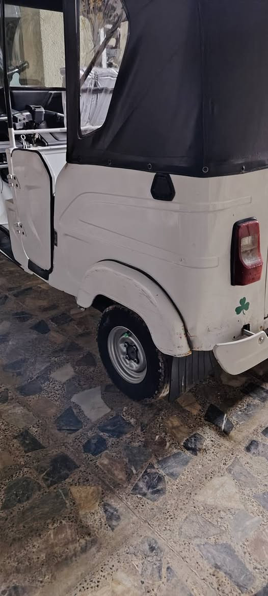 سلام عليكم تكنك للبيع  21رقم رقم شهر11 معمربس دوس مكينه جديده مامفتوحه مكاني بغدادالبلديات زراعي فقط اتصال ع
***********
