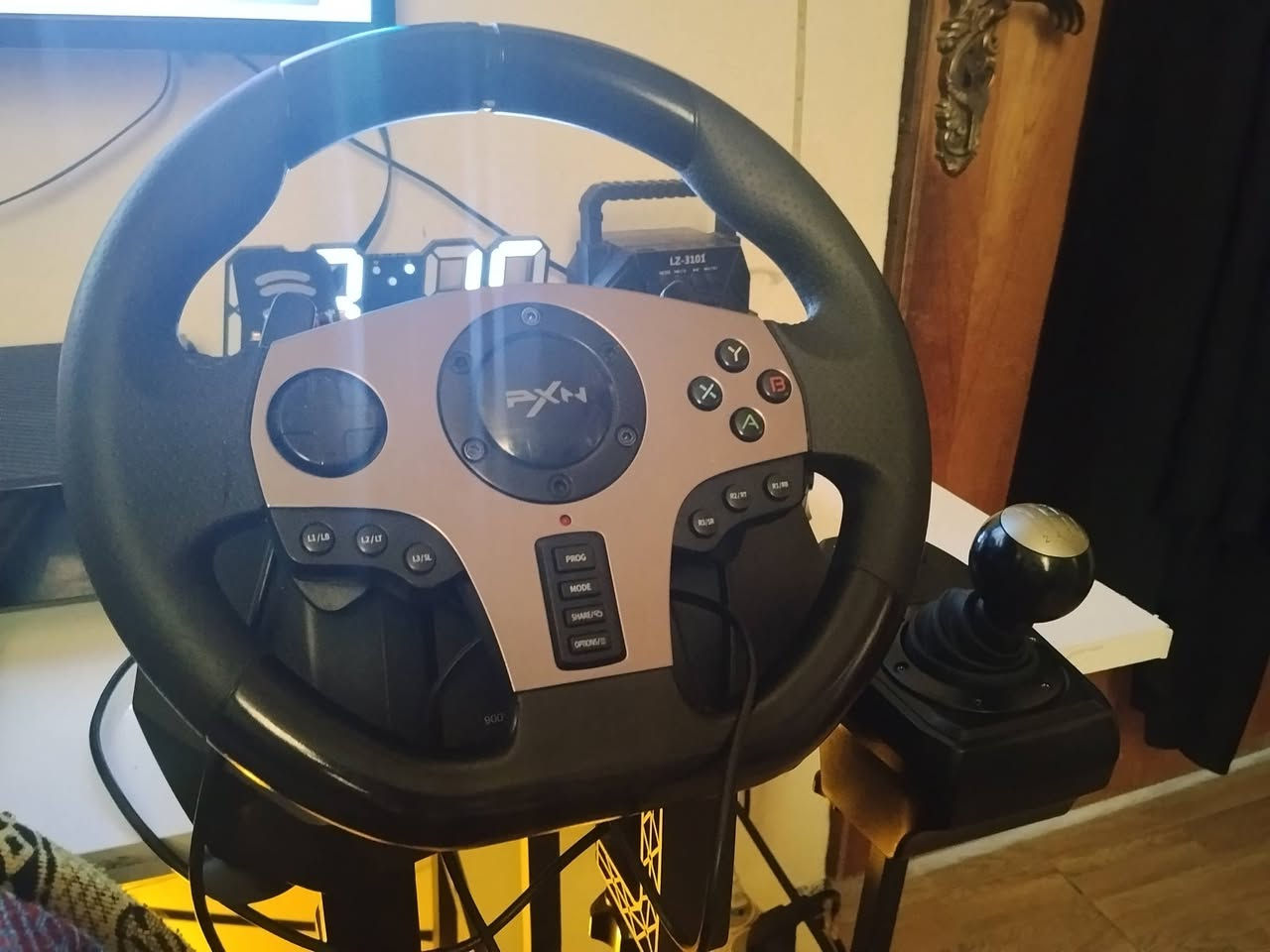 الدركسون للبيع مع كارتونه وجميع الملحقات + الاكس بوكس وان فات هوه وحوستكاته ٢ اصلي وشتراك ب ٣٠٠ الف قفل يعني الدركسون سعر وحد والاكس بوكس سعر وحد ❤️ رقم ***********
