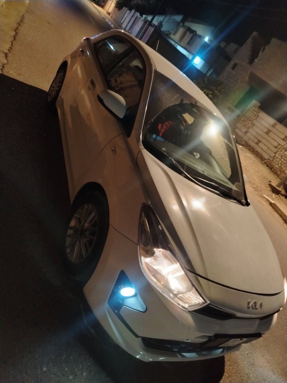 السلام عليكم كيا ريو ٢٠٢٣ محرك ١٦٠٠ _ ٤ سلندر ضررها بنيد وجاملغ يمنا وبارد بسيط بلباب رقمها فحص مؤقت سيارة نضيفة كلش مابيها اي نقص سعرها ٧٩ ورقة وبيها مجال بسيط ترهم مراوس حسب القناعة وترهم كذالك مقدمة والباقي أقساط مكان السيارة هيت للأستفسار الاتصال على الرقم :  ***********

