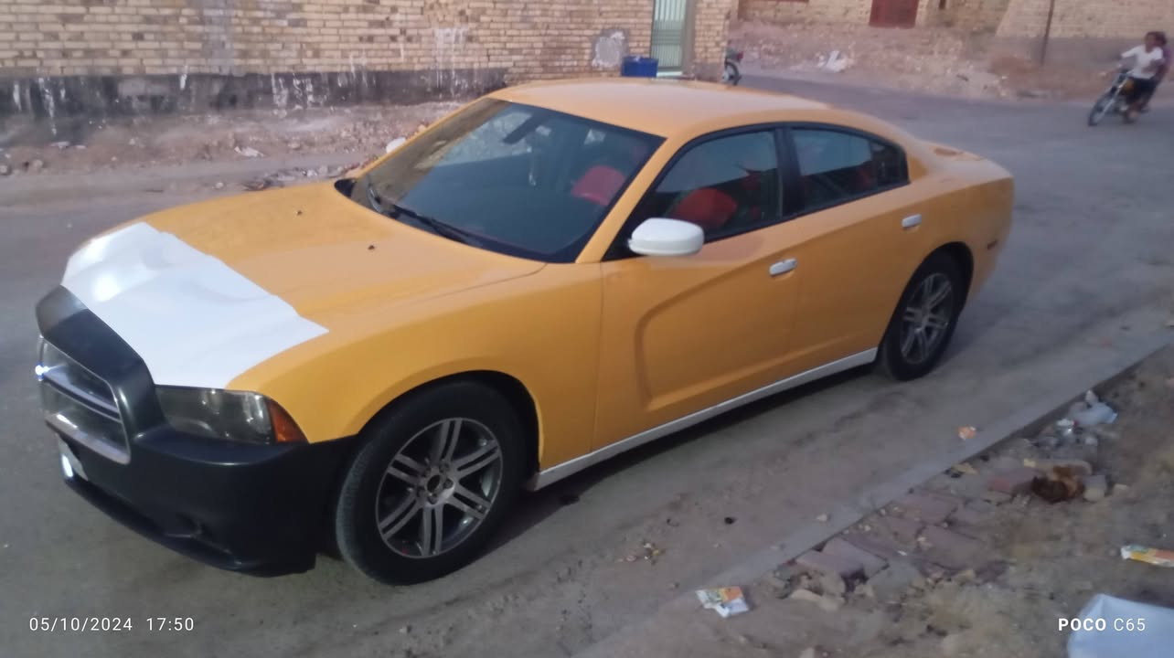 السلام عليكم جارجر 13 البيع سياره جاهزه ماتصرف عليها ألف دينار مصفره هياء وغرامات  رقم ذياقار مشروع وطني بسمي ادورلك ثاني يوم سنويه 2028 كير اكسل حداديه وره وكدام جديده كير مواس تبريد وتفه ويل خليجي دواخل بالكامل اسود كشنات كهربائيه شاشه صغيره مكينه 3600حدثاها فخذه وجملغ فقط باقي سياره كفاله من الشخط السعر 130وبيها مجال الشراي واني خادم الطيبين ***********
